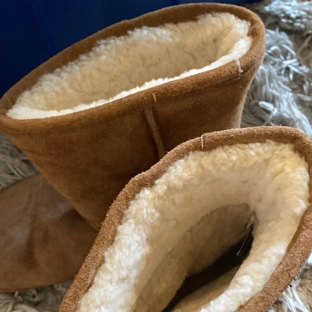 Bearpaw Emma short cozy warm boots size 8